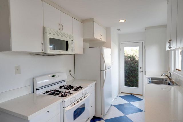 370 Tamarack Ave, Carlsbad, CA 92008
