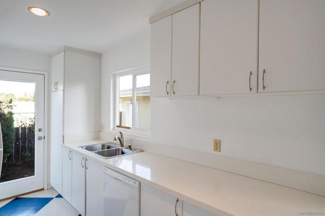 370 Tamarack Ave, Carlsbad, CA 92008