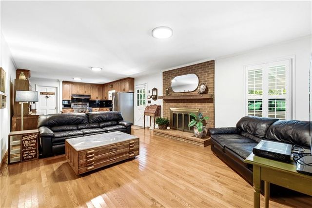 2306 E Cherokee Drive, Woodstock, GA 30188