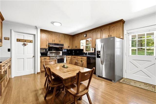 2306 E Cherokee Drive, Woodstock, GA 30188