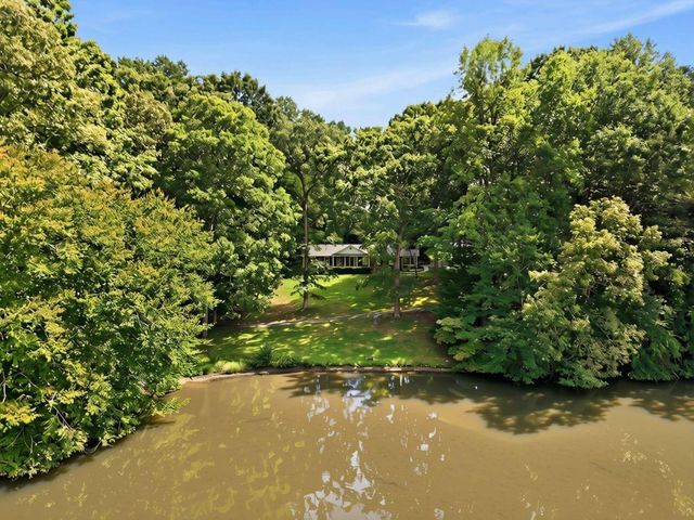 2306 E Cherokee Drive, Woodstock, GA 30188