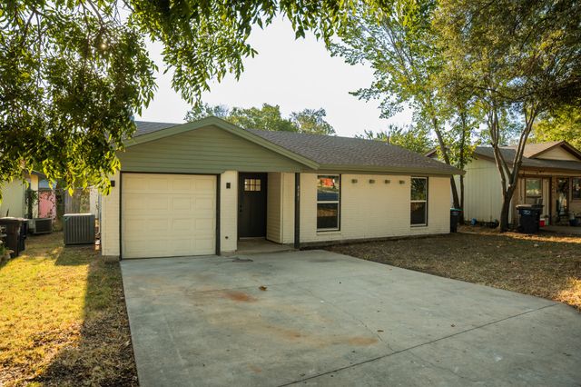 4741 Mccart Avenue, Fort Worth, TX 76115