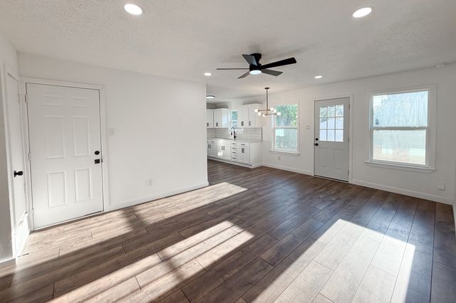 4741 Mccart Avenue, Fort Worth, TX 76115