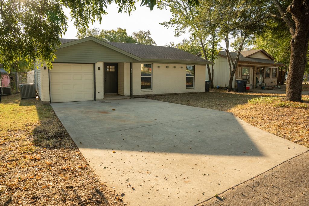 4741 Mccart Avenue, Fort Worth, TX 76115 — photo 5