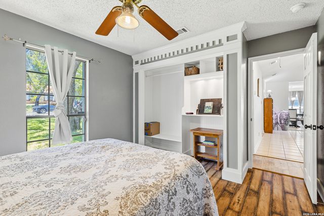 5106 TREE TOP ST, San Antonio, TX 78250