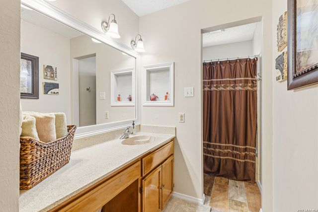 5106 TREE TOP ST, San Antonio, TX 78250