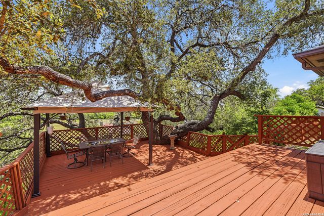 5106 TREE TOP ST, San Antonio, TX 78250