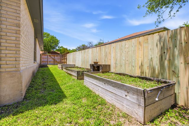 5106 TREE TOP ST, San Antonio, TX 78250