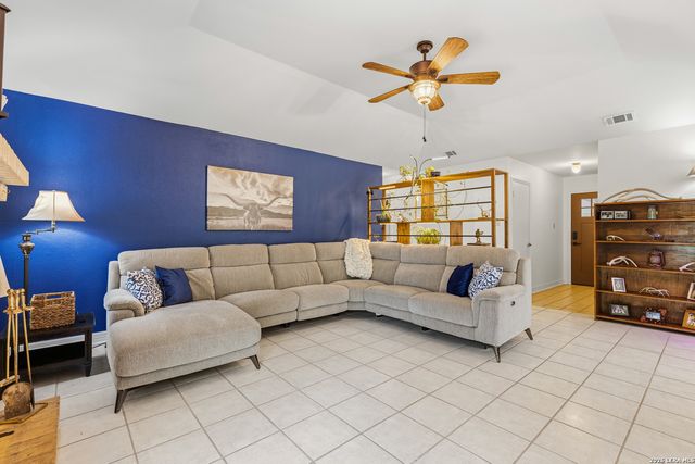5106 TREE TOP ST, San Antonio, TX 78250