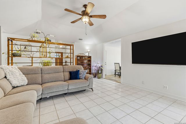 5106 TREE TOP ST, San Antonio, TX 78250