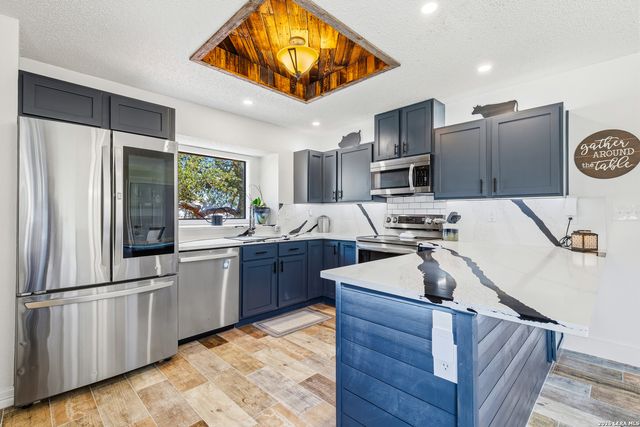 5106 TREE TOP ST, San Antonio, TX 78250