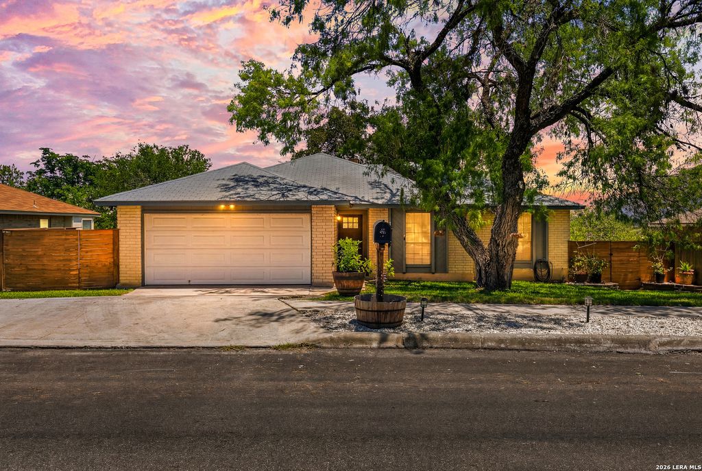 5106 TREE TOP ST, San Antonio, TX 78250