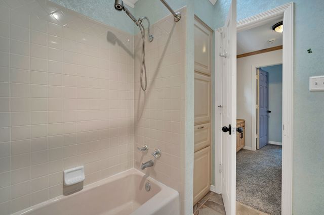 6105 Waterview Drive, Arlington, TX 76016