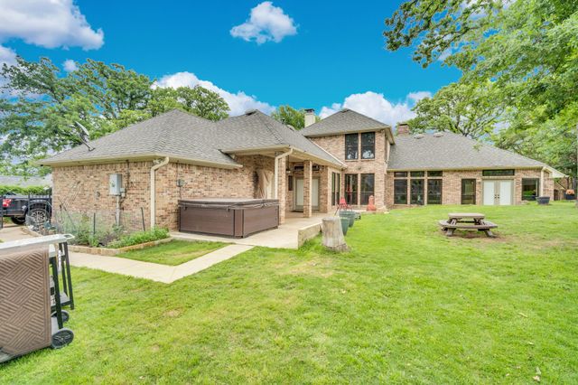 6105 Waterview Drive, Arlington, TX 76016