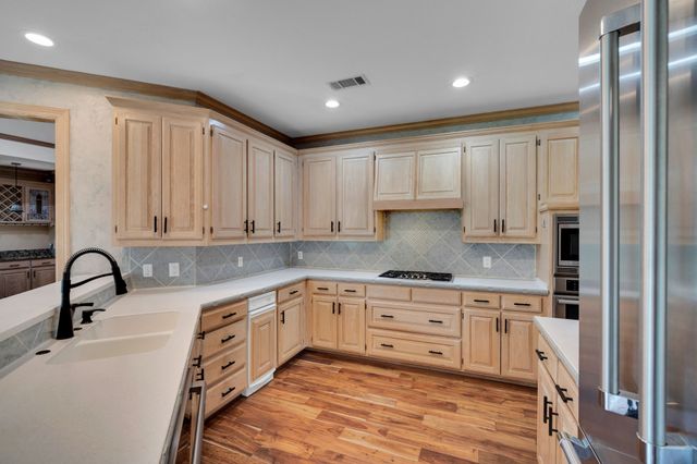 6105 Waterview Drive, Arlington, TX 76016