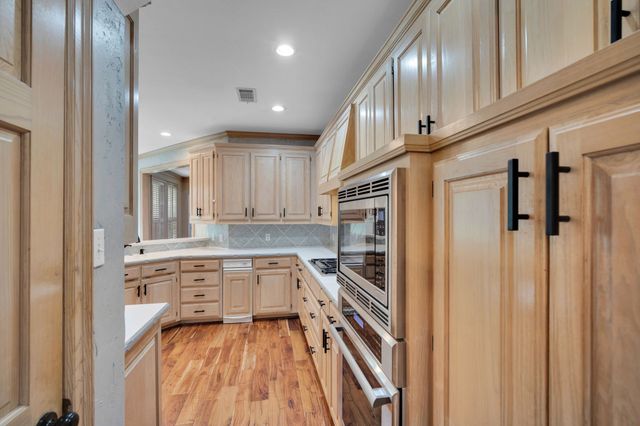 6105 Waterview Drive, Arlington, TX 76016