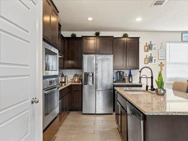 204 Lake Placid RUN, Elgin, TX 78621