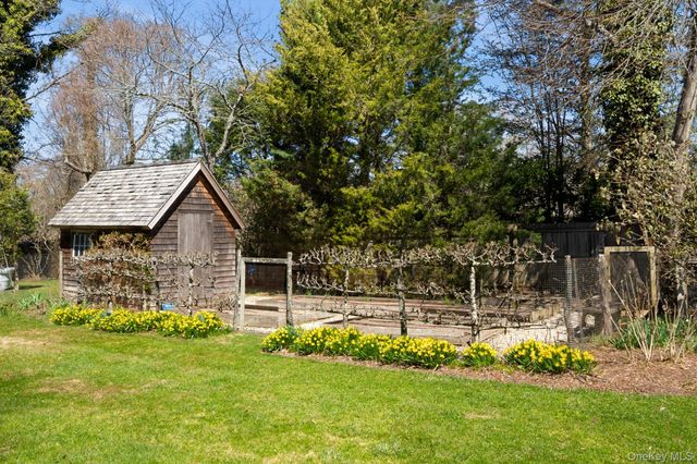 36 S Howells Point Road, Bellport Village, NY 11713