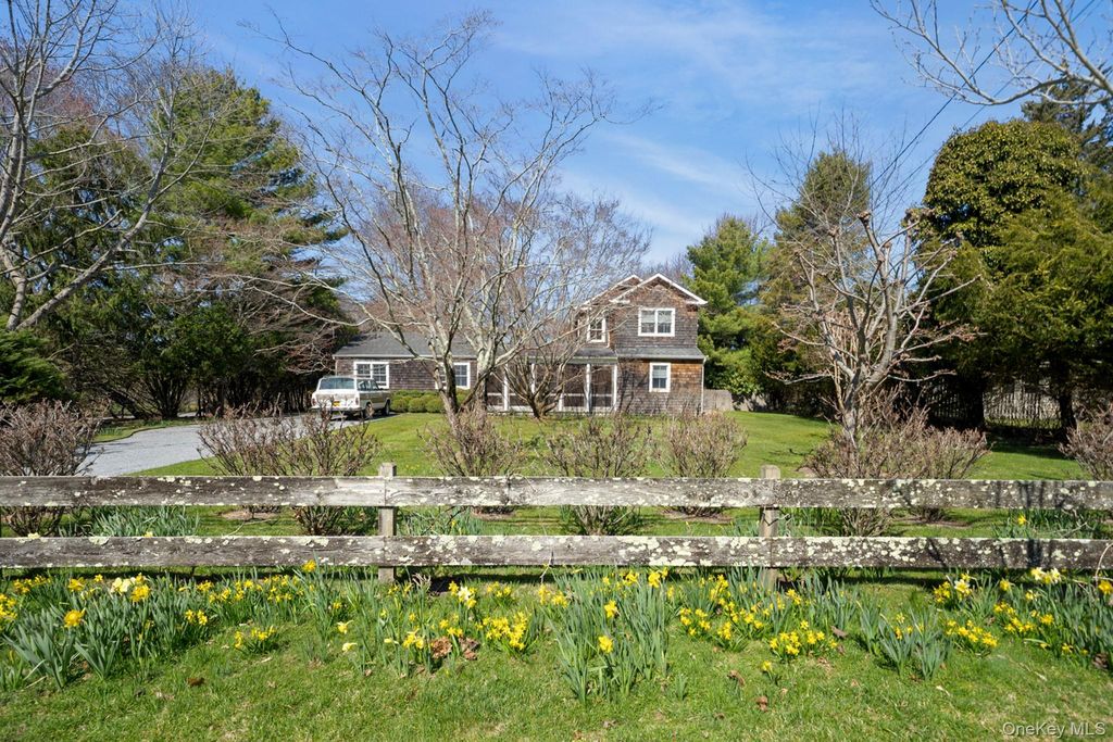36 S Howells Point Road, Bellport Village, NY 11713