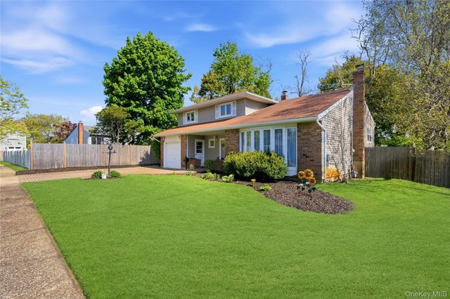99 Redwood Lane, Massapequa Park, NY 11762