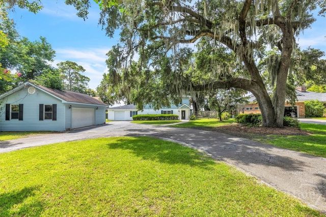 92 Old Mill Road E, Richmond Hill, GA 31324