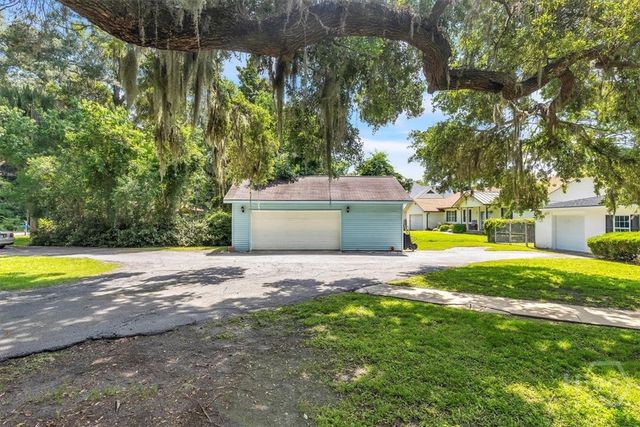 92 Old Mill Road E, Richmond Hill, GA 31324