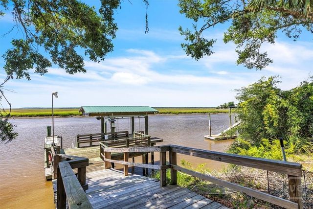 92 Old Mill Road E, Richmond Hill, GA 31324