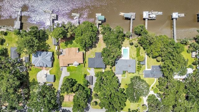 92 Old Mill Road E, Richmond Hill, GA 31324