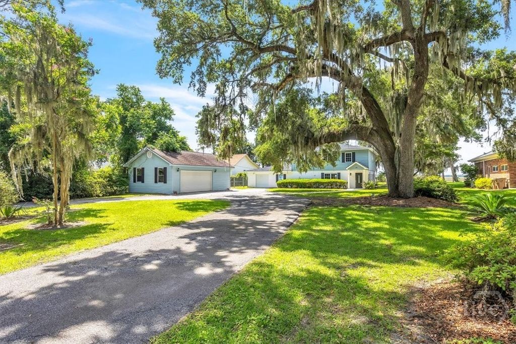 92 Old Mill Road E, Richmond Hill, GA 31324