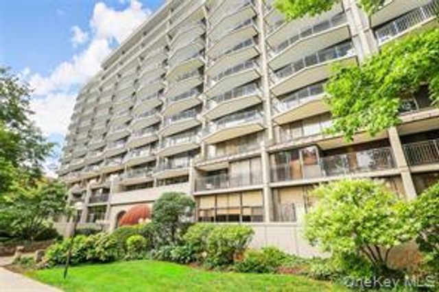 15 Stewart Place 3D, White Plains, NY 10603