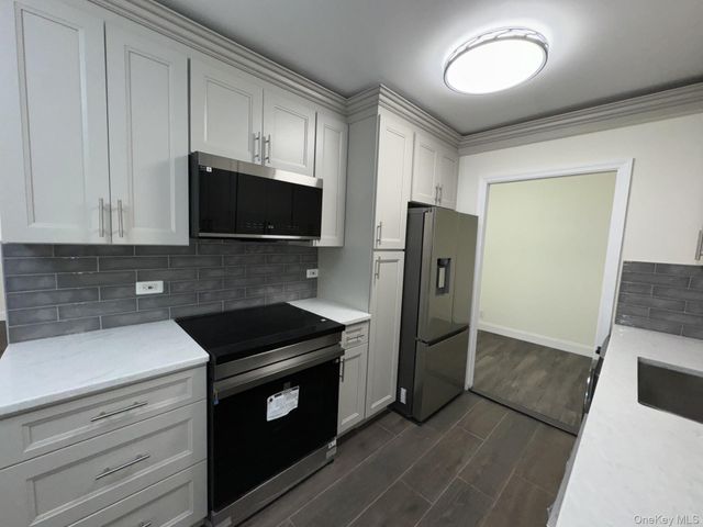 15 Stewart Place 3D, White Plains, NY 10603