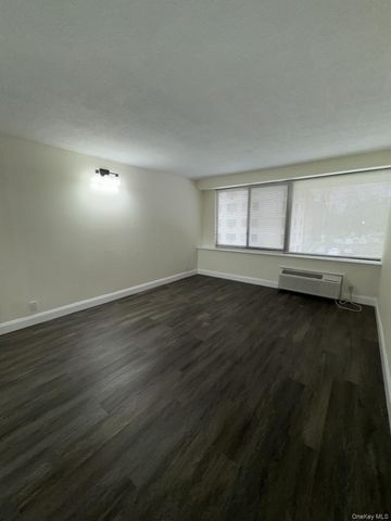 15 Stewart Place 3D, White Plains, NY 10603