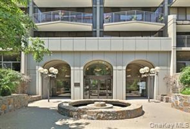 15 Stewart Place 3D, White Plains, NY 10603
