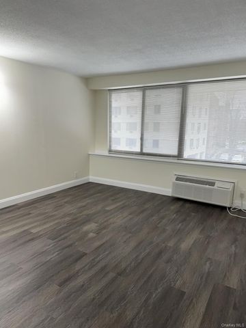 15 Stewart Place 3D, White Plains, NY 10603