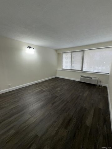 15 Stewart Place 3D, White Plains, NY 10603