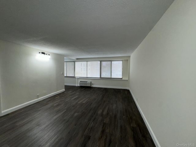 15 Stewart Place 3D, White Plains, NY 10603