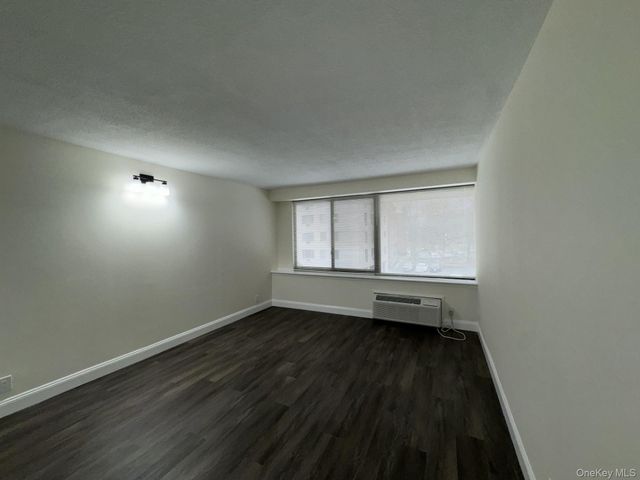 15 Stewart Place 3D, White Plains, NY 10603