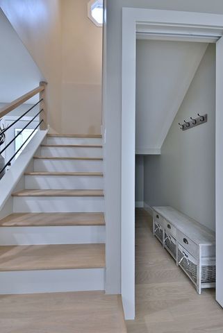 656 W Comstock Avenue, Elmhurst, IL 60126