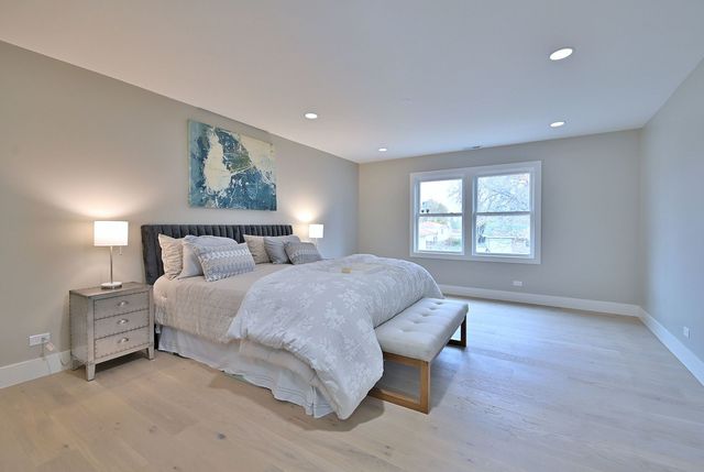 656 W Comstock Avenue, Elmhurst, IL 60126