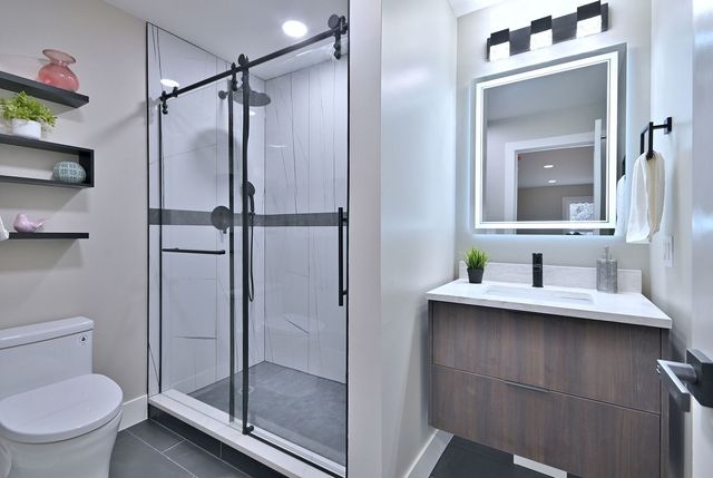 656 W Comstock Avenue, Elmhurst, IL 60126