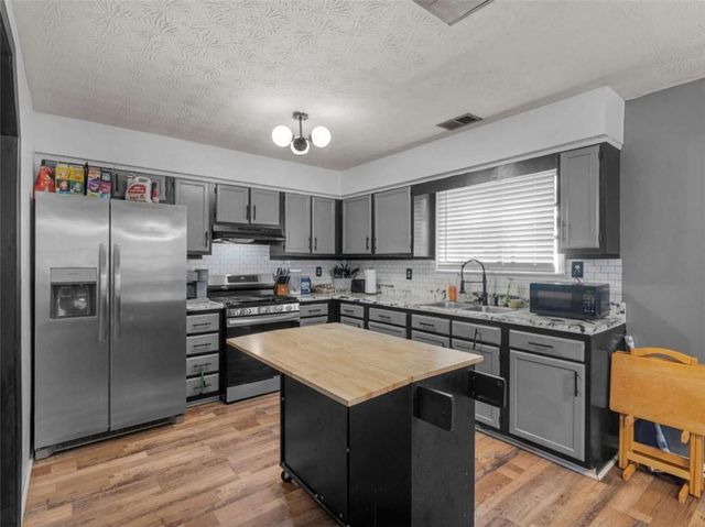 535 Oak Trace Court, Jonesboro, GA 30238