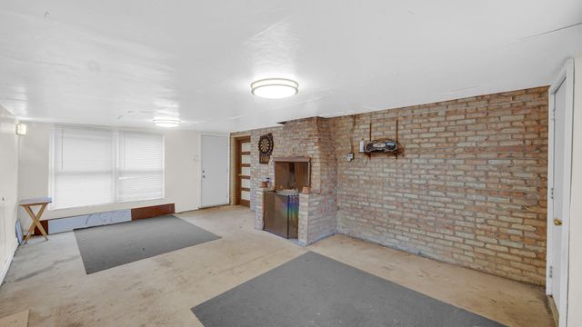 3915 W 104th Street, Chicago, IL 60655