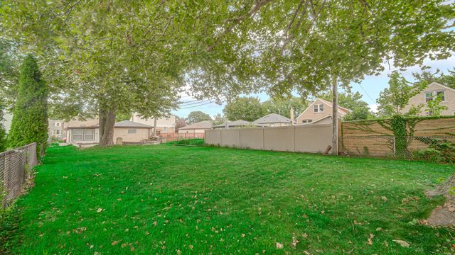 3915 W 104th Street, Chicago, IL 60655