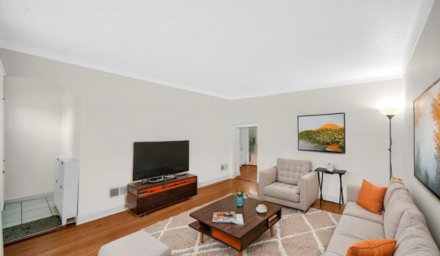 3915 W 104th Street, Chicago, IL 60655
