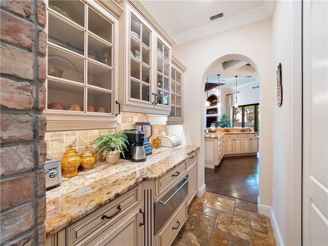 1265 Canterbury DR, Fort Myers, FL 33901