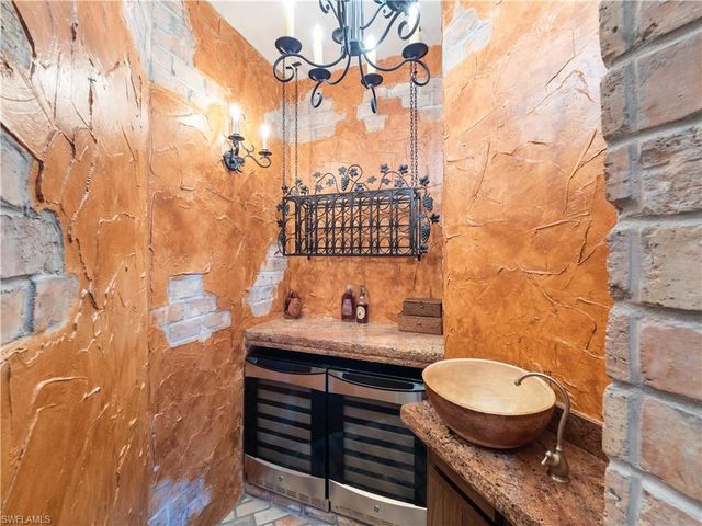 1265 Canterbury DR, Fort Myers, FL 33901