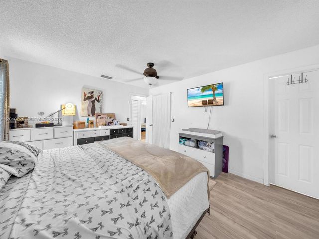 1027 SW 49th Ter, Margate, FL 33068