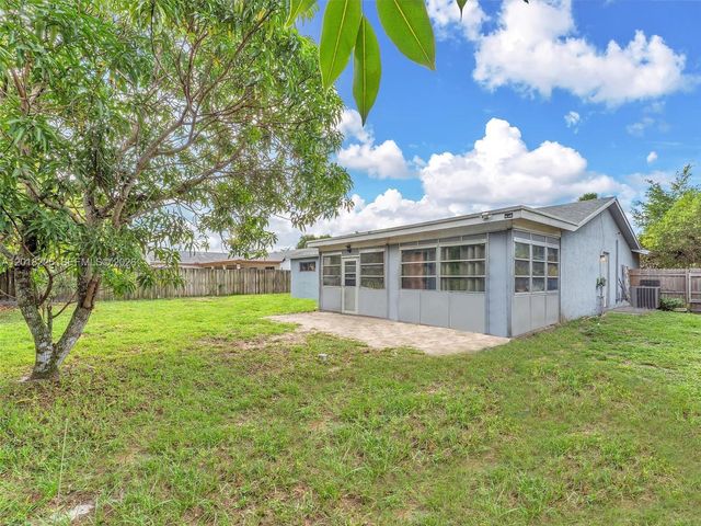 1027 SW 49th Ter, Margate, FL 33068