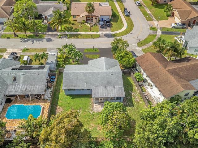 1027 SW 49th Ter, Margate, FL 33068