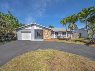 1027 SW 49th Ter, Margate, FL 33068